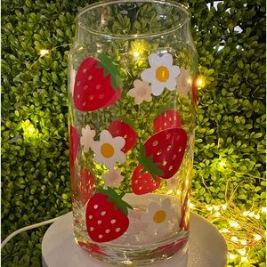 16oz Strawberry style glass cup